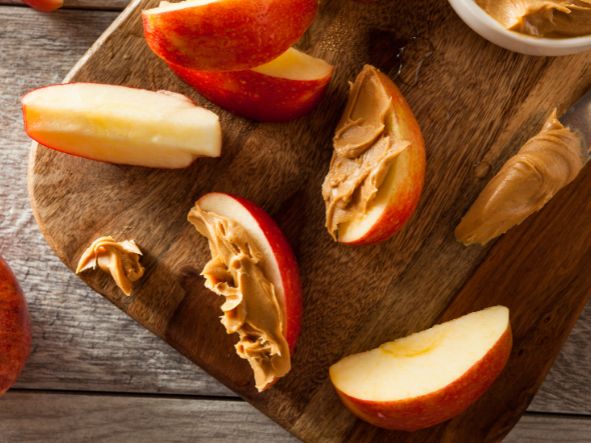 apple slices with peanut butter
